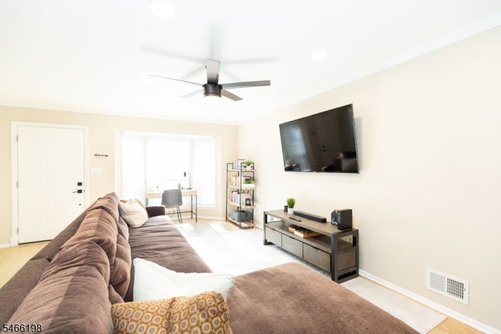 130 Albury Way, North Brunswick Twp., NJ 08902 — photo 5