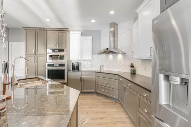 17533 N Fruitport Road 6, Spring Lake Twp, MI 49456