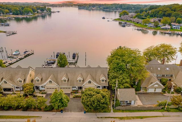 17533 N Fruitport Road 6, Spring Lake Twp, MI 49456