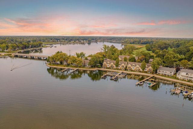 17533 N Fruitport Road 6, Spring Lake Twp, MI 49456
