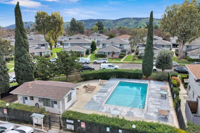 323 Blossom Hill Road 3, San Jose, CA 95123