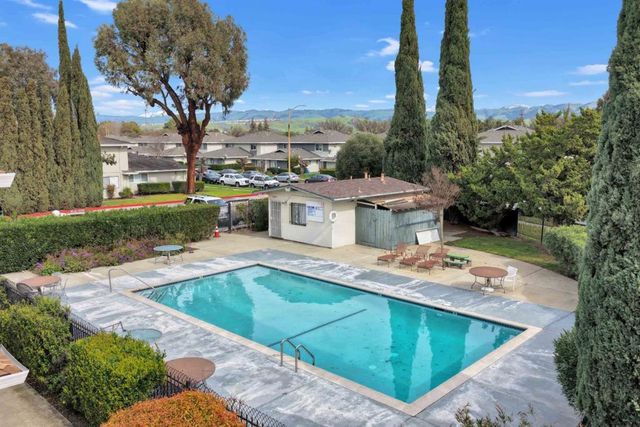 323 Blossom Hill Road 3, San Jose, CA 95123