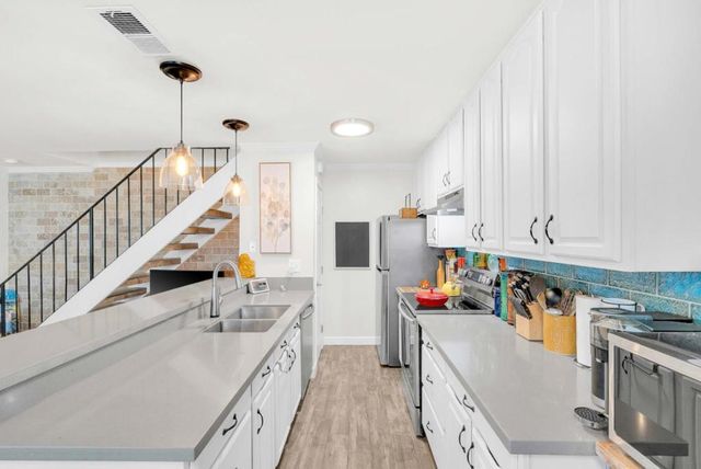 323 Blossom Hill Road 3, San Jose, CA 95123