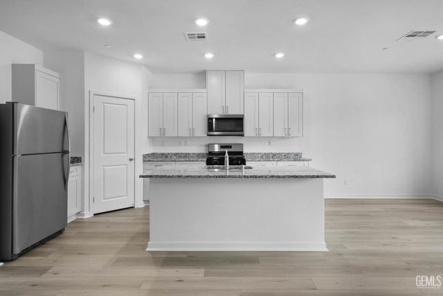 502 Elderberry Place, Shafter, CA 93263