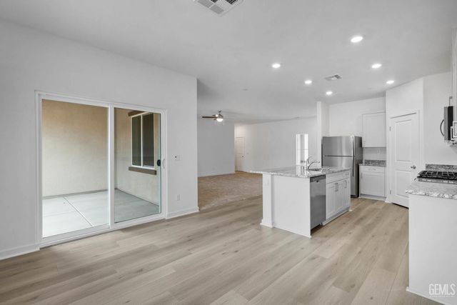 502 Elderberry Place, Shafter, CA 93263