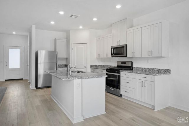 502 Elderberry Place, Shafter, CA 93263