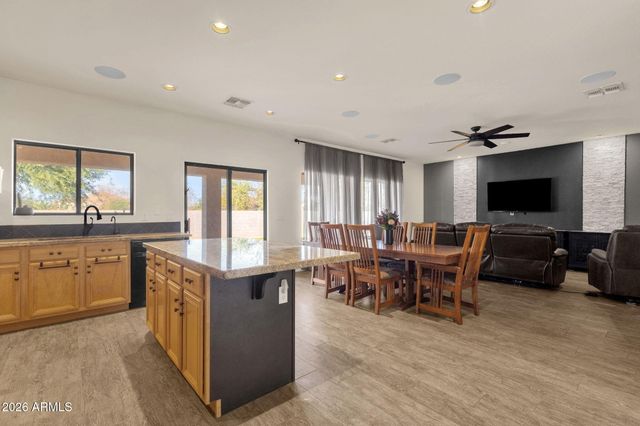 4560 S SPRINGS Drive, Chandler, AZ 85249