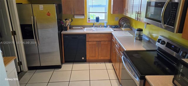 7715 SW 9th St, North Lauderdale, FL 33068