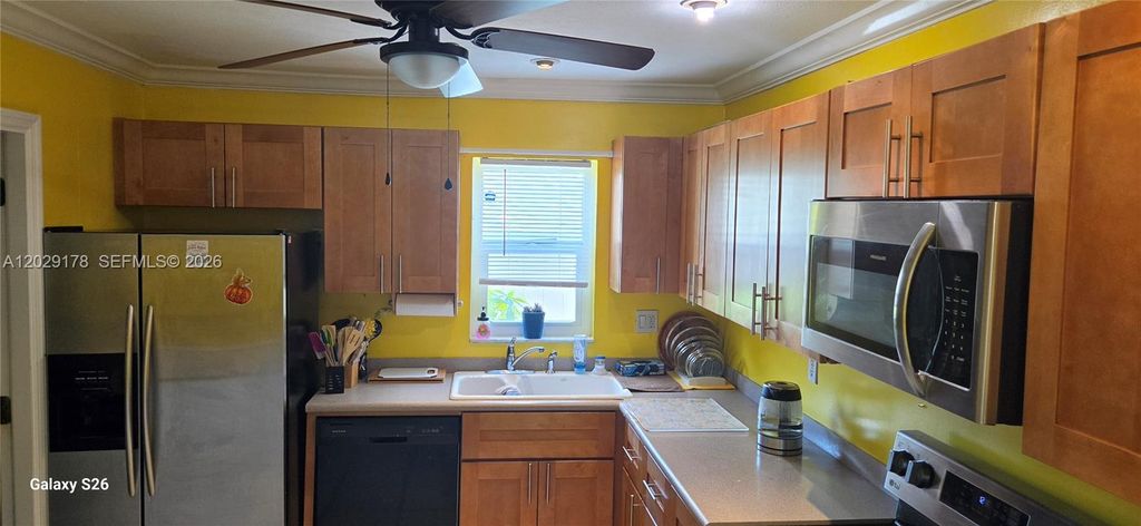 7715 SW 9th St, North Lauderdale, FL 33068