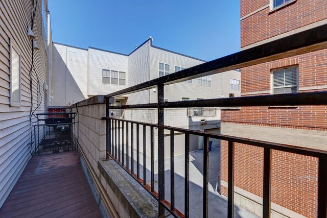 2305 S Wabash Avenue, Chicago, IL 60616