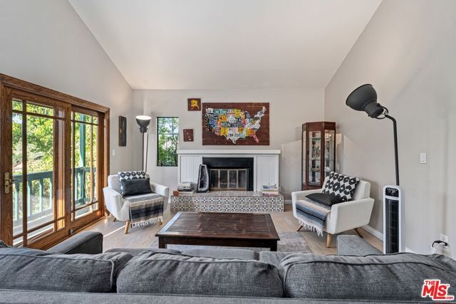 23620 Clover Trail, Calabasas, CA 91302