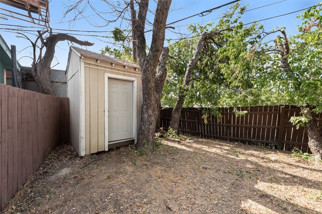1017 Clarence Street W, Fort Worth, TX 76117