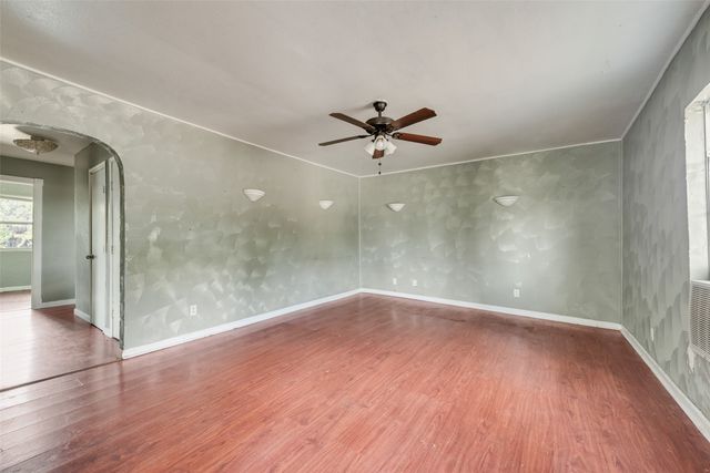 1017 Clarence Street W, Fort Worth, TX 76117