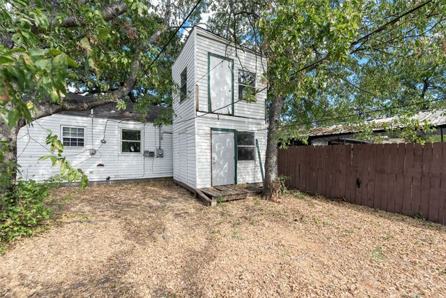 1017 Clarence Street W, Fort Worth, TX 76117