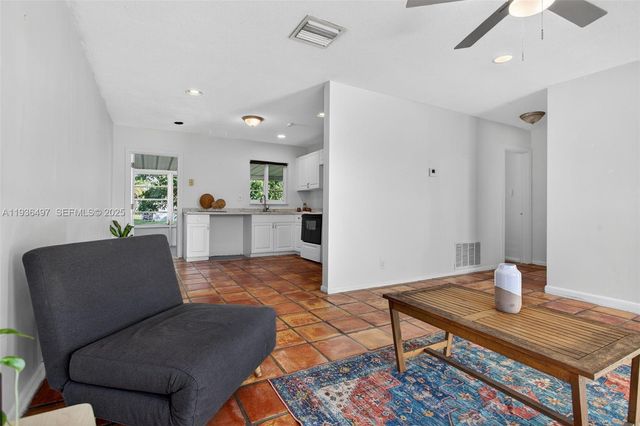 6711 NW 72nd St, Tamarac, FL 33321