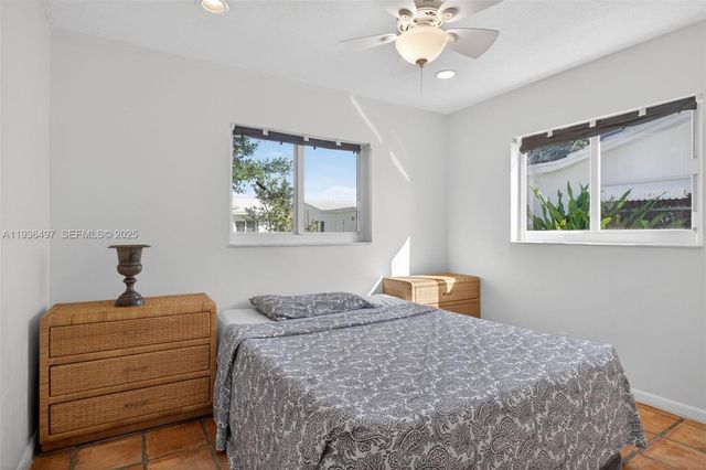 6711 NW 72nd St, Tamarac, FL 33321