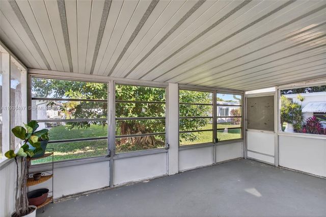 6711 NW 72nd St, Tamarac, FL 33321