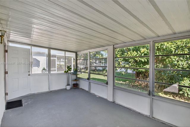 6711 NW 72nd St, Tamarac, FL 33321