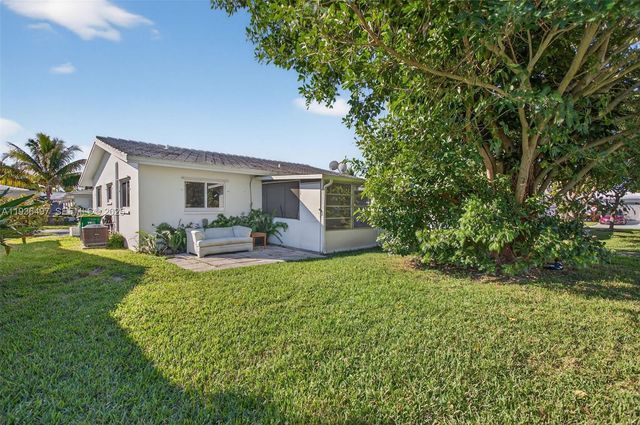 6711 NW 72nd St, Tamarac, FL 33321