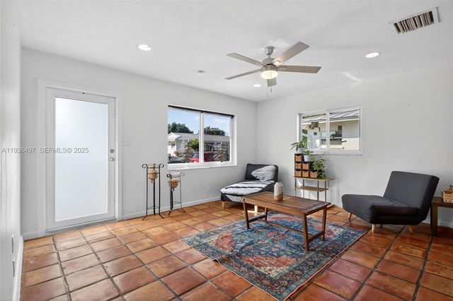 6711 NW 72nd St, Tamarac, FL 33321