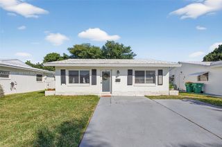 6711 NW 72nd St, Tamarac, FL 33321