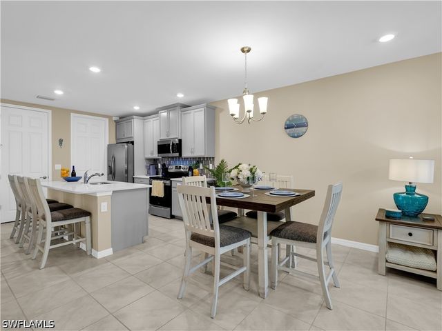 14695 Edgewater CIR, Naples, FL 34114
