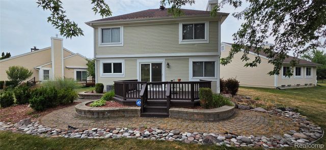 380 Huntington Court, Rochester Hills, MI 48307