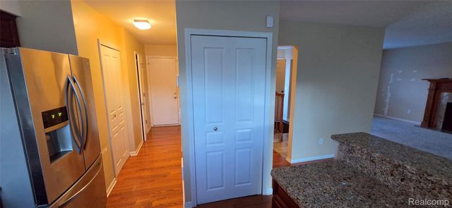 380 Huntington Court, Rochester Hills, MI 48307