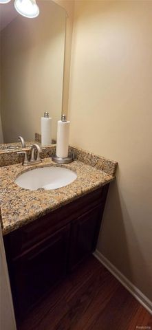 380 Huntington Court, Rochester Hills, MI 48307