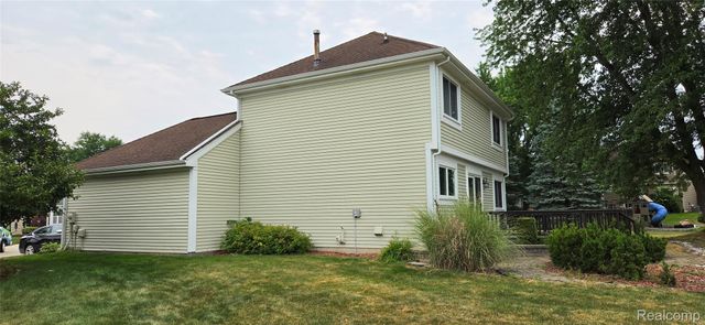 380 Huntington Court, Rochester Hills, MI 48307