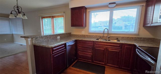 380 Huntington Court, Rochester Hills, MI 48307