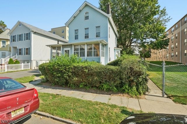 24 N Burnett St, East Orange City, NJ 07017