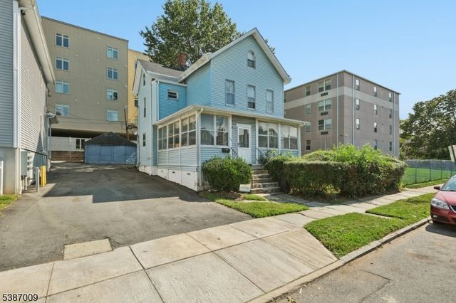 24 N Burnett St, East Orange City, NJ 07017