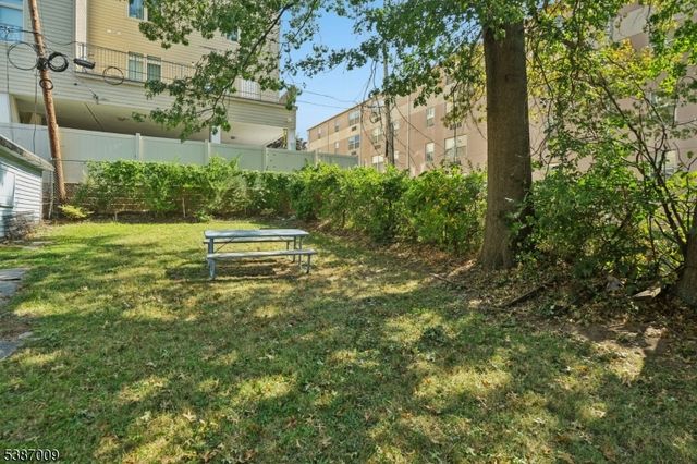 24 N Burnett St, East Orange City, NJ 07017