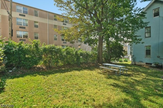 24 N Burnett St, East Orange City, NJ 07017