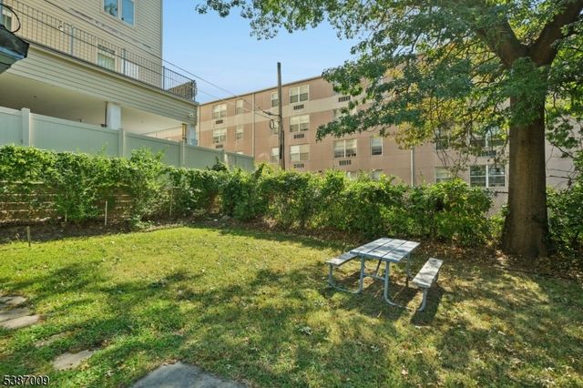 24 N Burnett St, East Orange City, NJ 07017