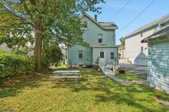 24 N Burnett St, East Orange City, NJ 07017