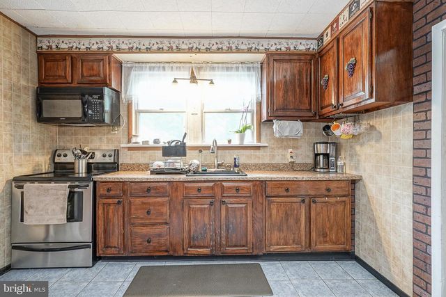218 W PARK AVE, Vineland, NJ 08360