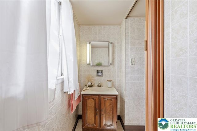 6596 North Main Street, Upper Saucon Twp, PA 18036
