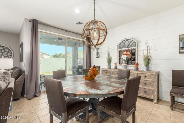 550 W Tallula Trail, San Tan Valley, AZ 85140