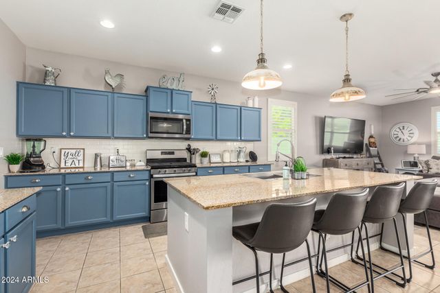 550 W Tallula Trail, San Tan Valley, AZ 85140