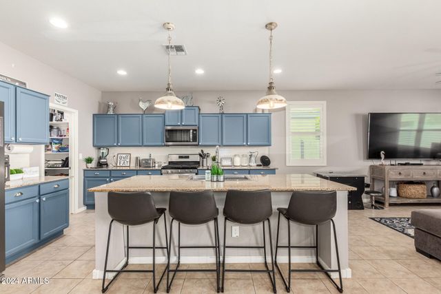 550 W Tallula Trail, San Tan Valley, AZ 85140