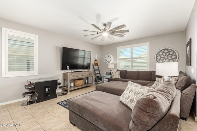 550 W Tallula Trail, San Tan Valley, AZ 85140
