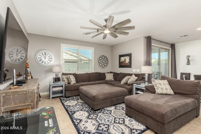 550 W Tallula Trail, San Tan Valley, AZ 85140