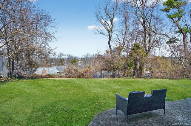8 Summit Court, Oyster Bay, NY 11771