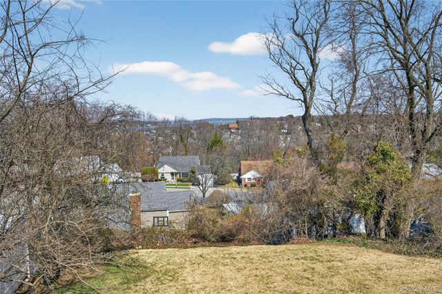 8 Summit Court, Oyster Bay, NY 11771