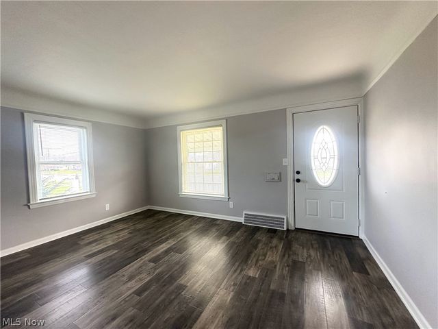 6332 State Road, Parma, OH 44134