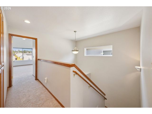 162 ALLI Ct, Gladstone, OR 97027