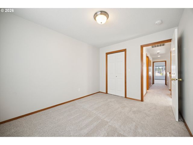 162 ALLI Ct, Gladstone, OR 97027