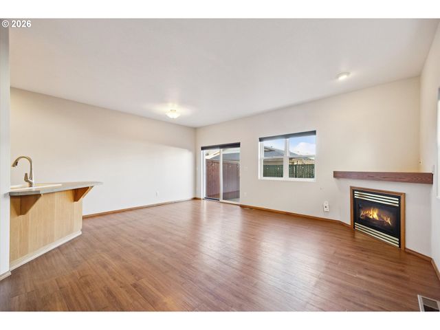 162 ALLI Ct, Gladstone, OR 97027